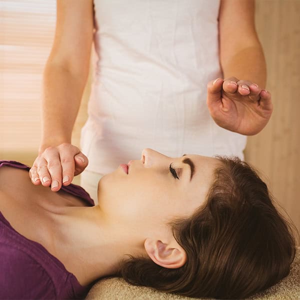 Reiki : une méthode parallèle qui guérit par l’énergie